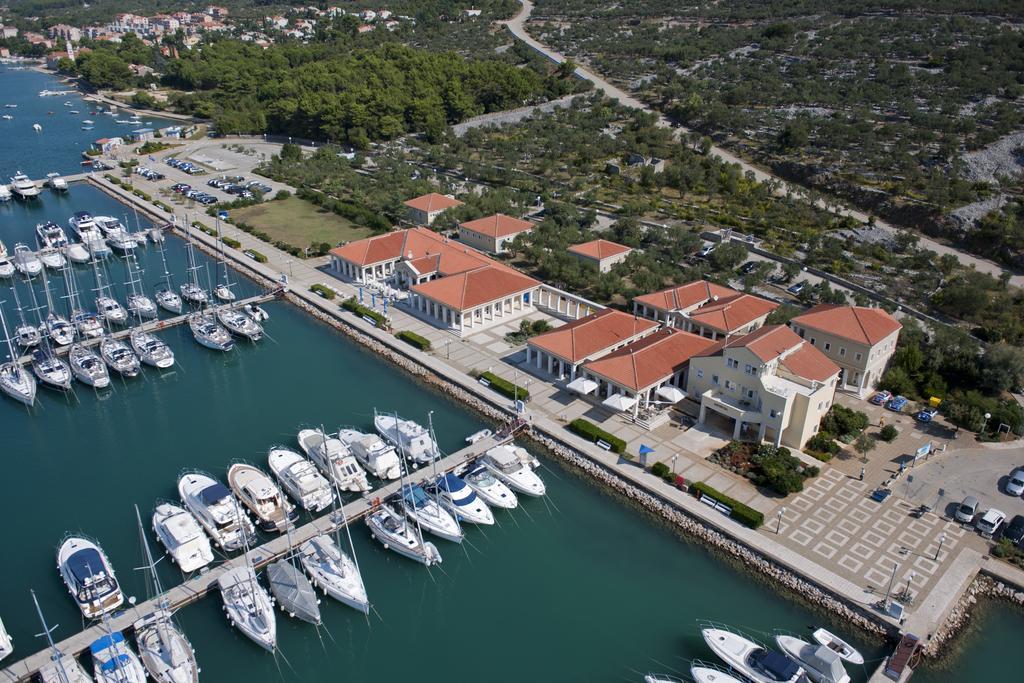 Apartment Aci Marina Cres Exterior photo