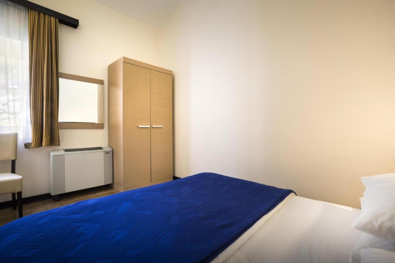 Apartment Aci Marina Cres Exterior photo